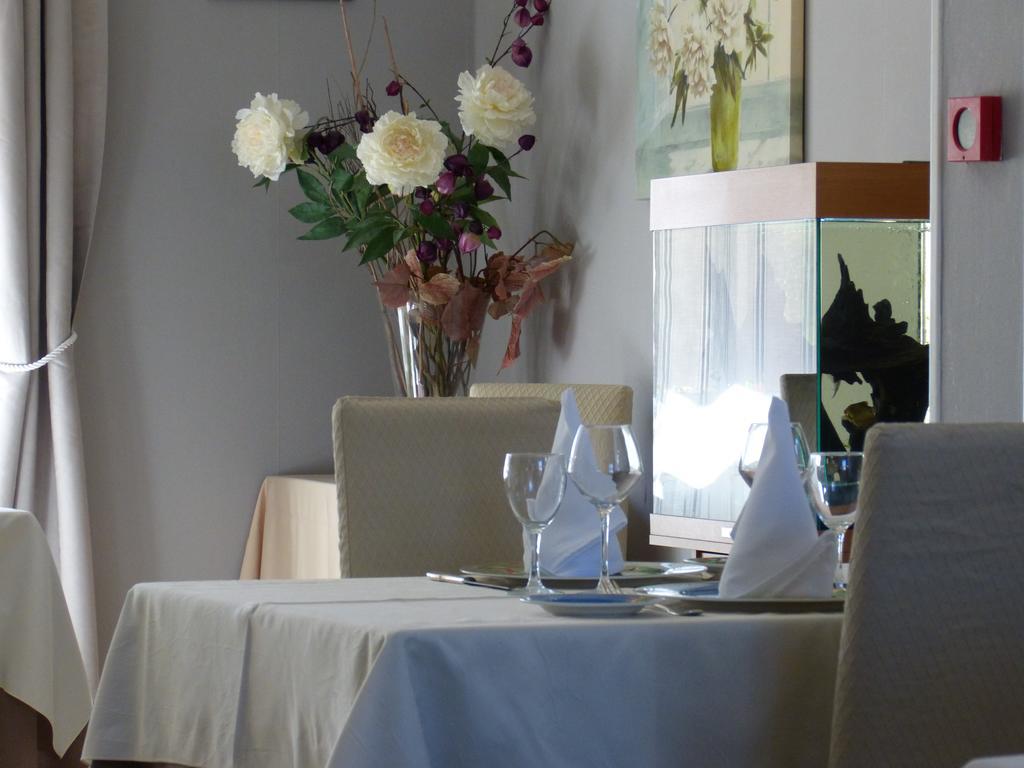 Hotel Restaurant "Le Relais" Courtenay  Habitación foto