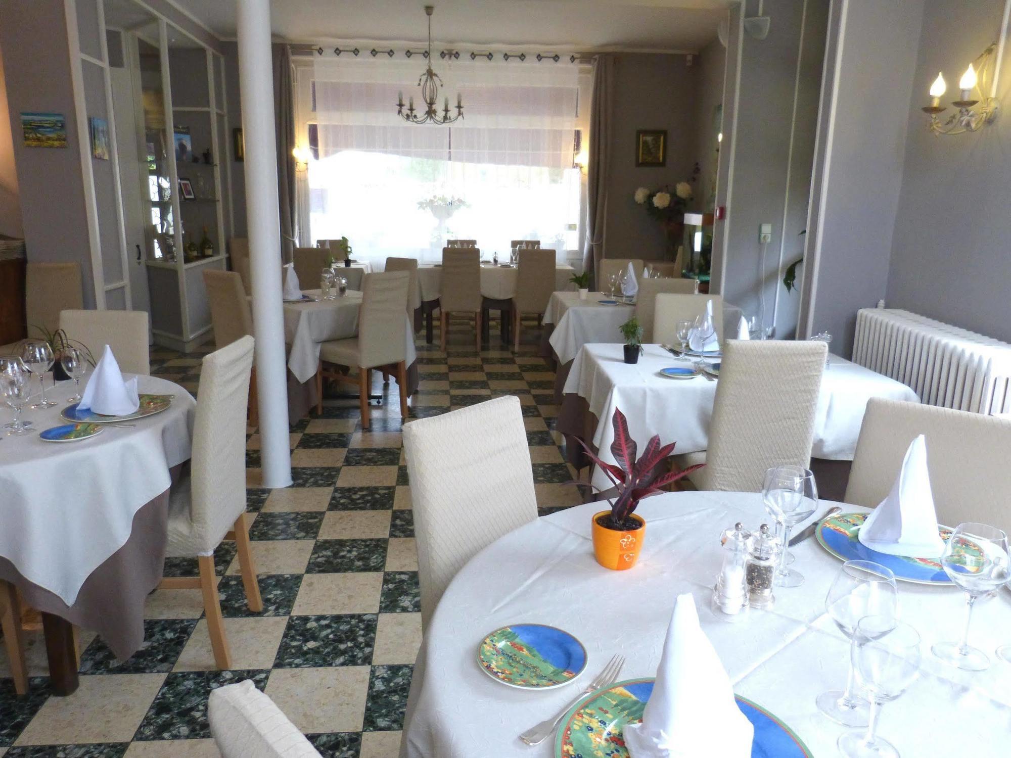 Hotel Restaurant "Le Relais" Courtenay  Exterior foto
